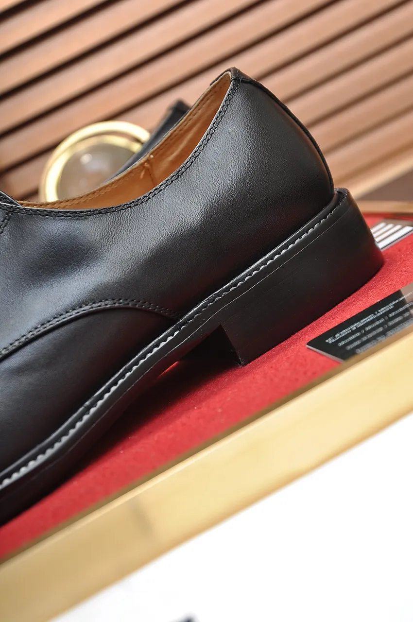 Men's shoes💰500💶Italy's top luxury men's shoe giant (GUCCI) (Gucci) (full cowhide lining) new arrival🍃Original European style🔰 Pleasant to the eye😍In order to make the shoes more durable and non-deformable🌀The production continues to follow traditional methods but there is still no lack of innovation💪Choose original sheepskin for the leather♻️ Smooth and natural And extra bright ⭐Made of imported cowhide, the first choice of rich people 38-45 (45 customized)